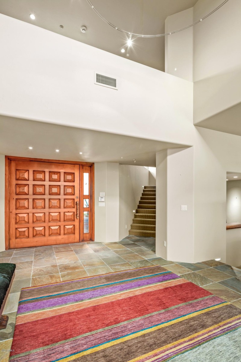 005_Entry Foyer