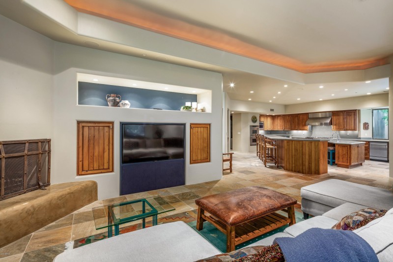 019_Family Room