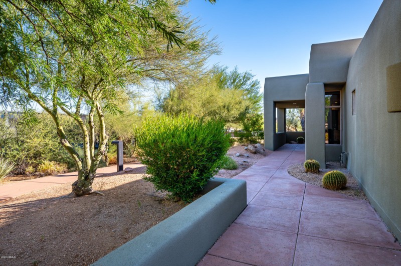 10071EGraythornDr-3