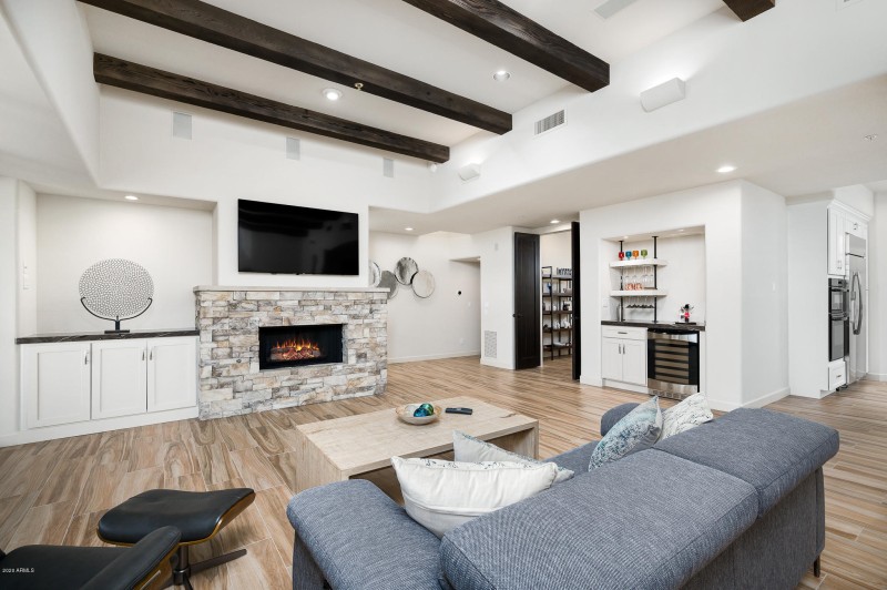 10071EGraythornDr-7