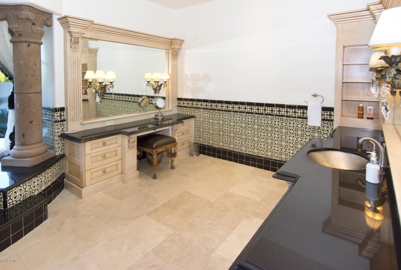 MASTER SUITE VANITY