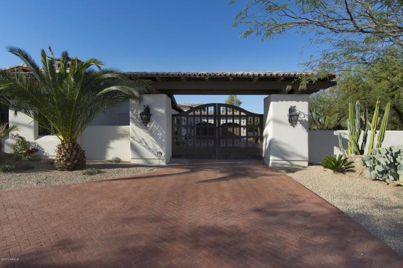 AMAZING, HUGE GATED MOTOR COURT