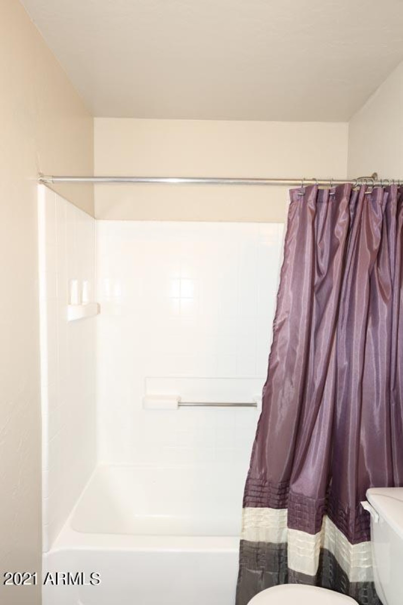 Guest Bath-Tub