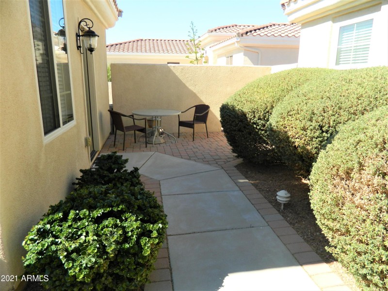CB SOLA FRONT COURTYARD (2)