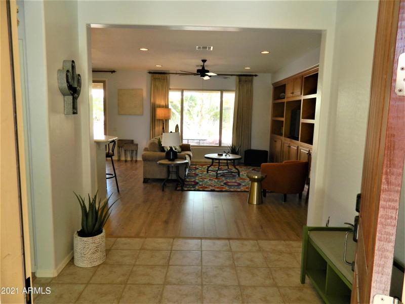 CB SOLA FRONT DOOR VIEW (2)