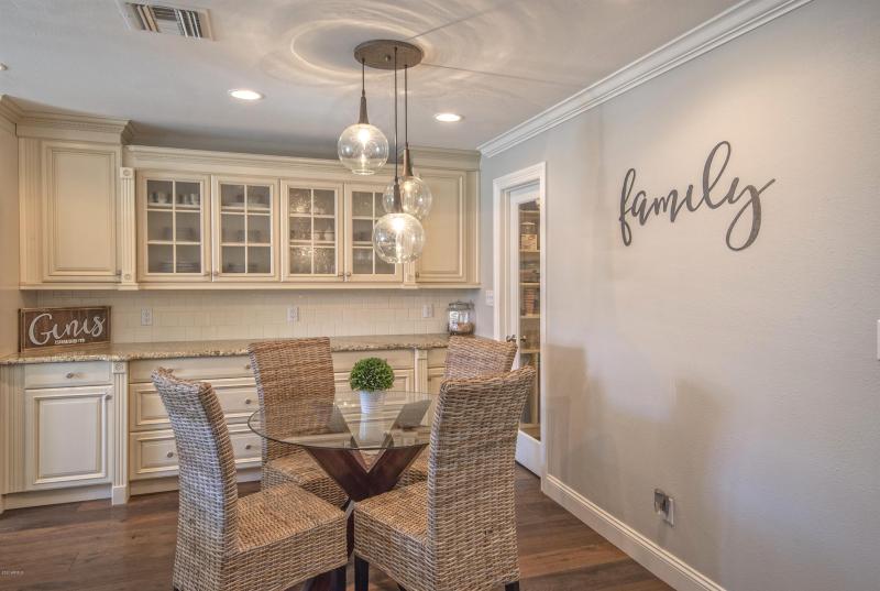 009_Casual Dining