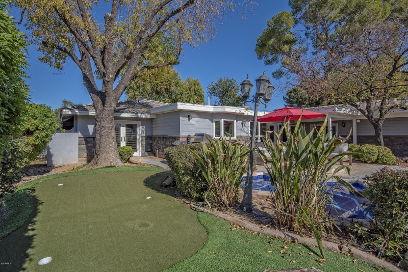 022_Backyard Putting Green
