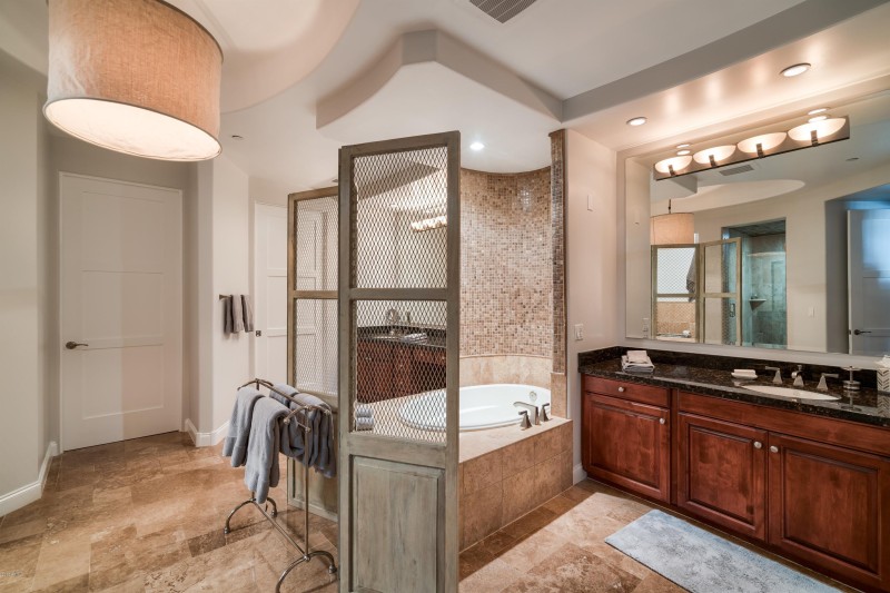 010_Master Bathroom