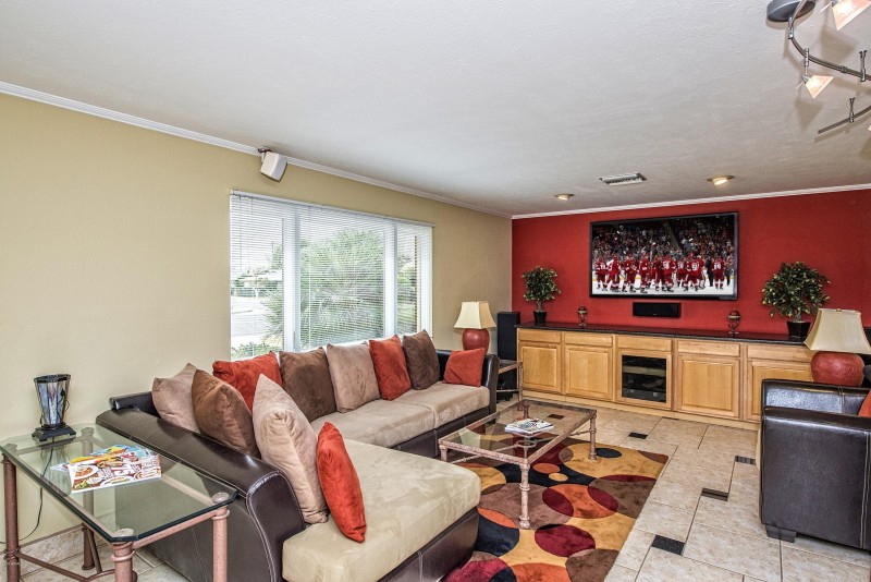 009_Family Room