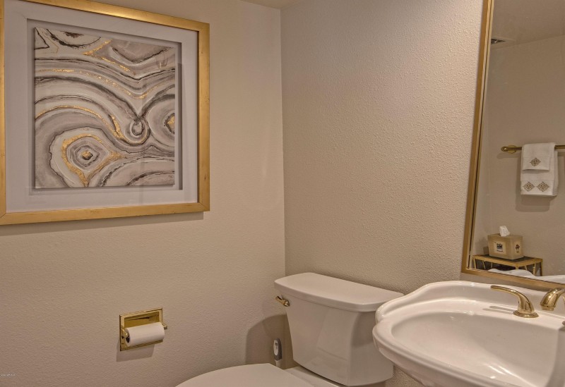 009_Powder Room