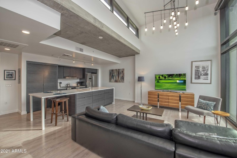 004_Living Area
