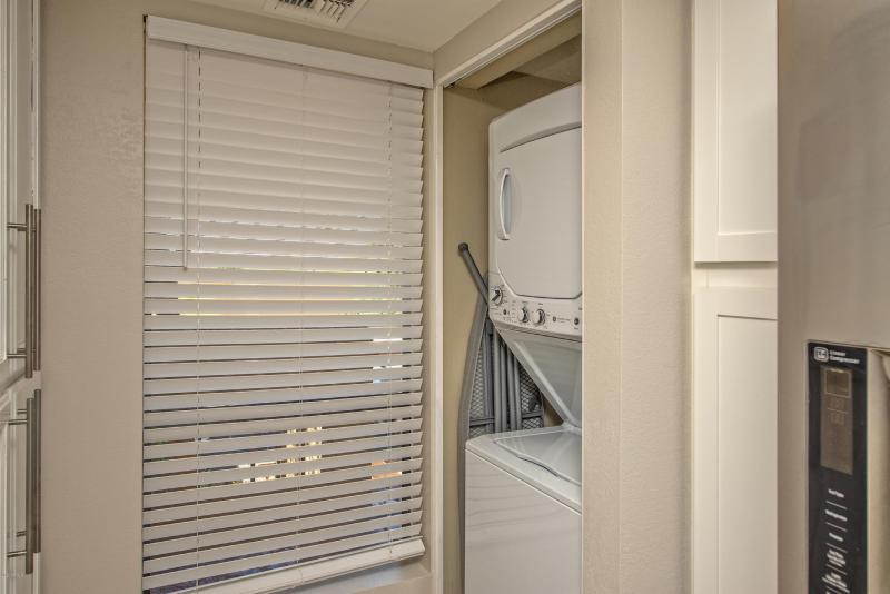 005_Laundry Closet