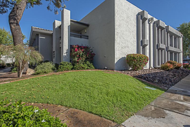 001_Exterior View