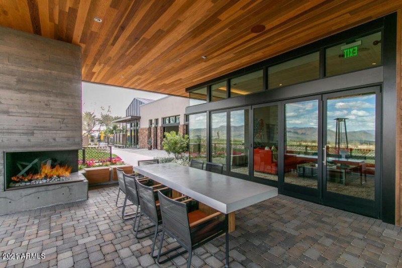 13 - Club House