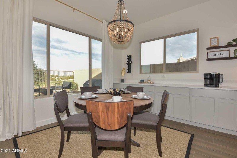 Breakfast Room2