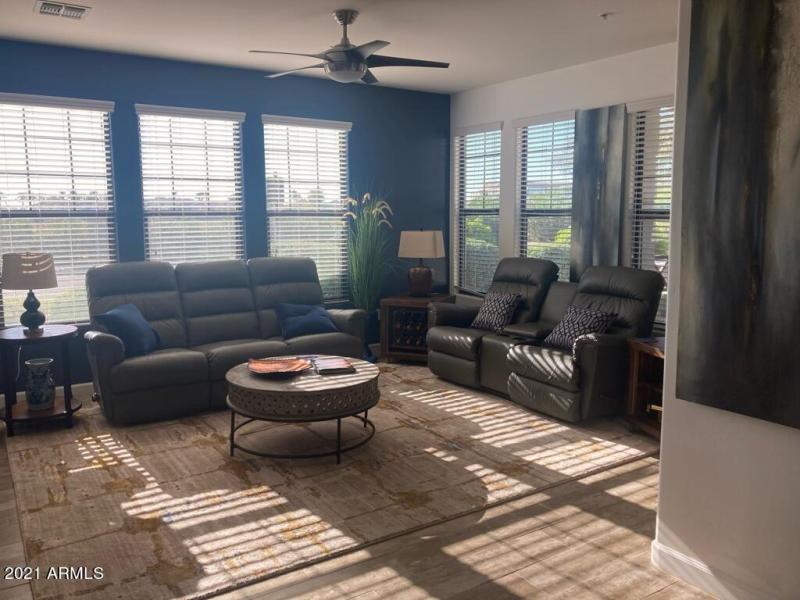 Spacious livingroom