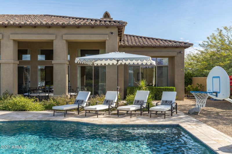 Backyard Lounge