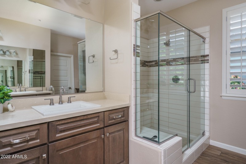 12) MASTER BATH