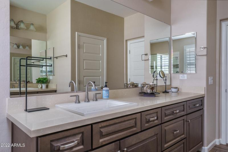 13) MASTER BATH