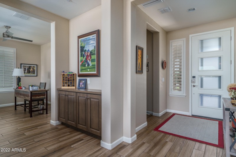 17) ENTRYWAY