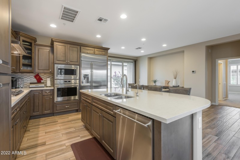 11) KITCHEN