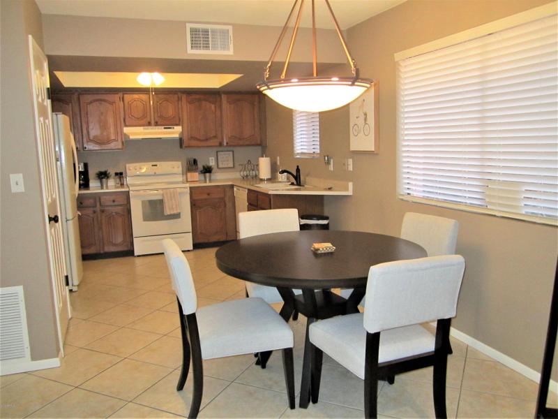 B11 U116 DINING AREA & KITCHEN