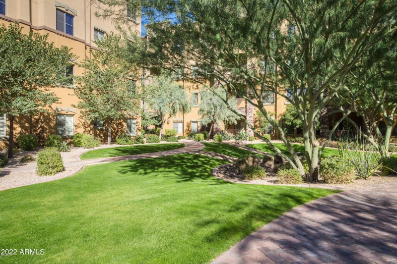 1171 courtyard