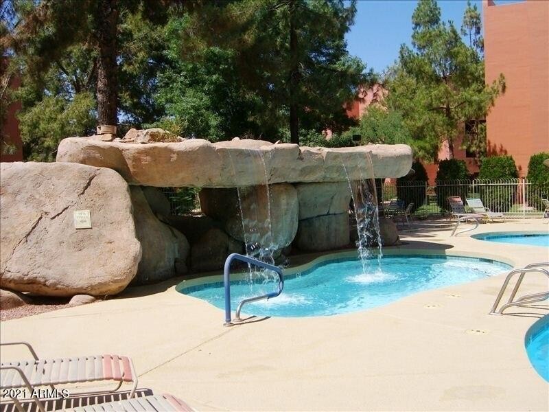 12 125 FOUNTAIN