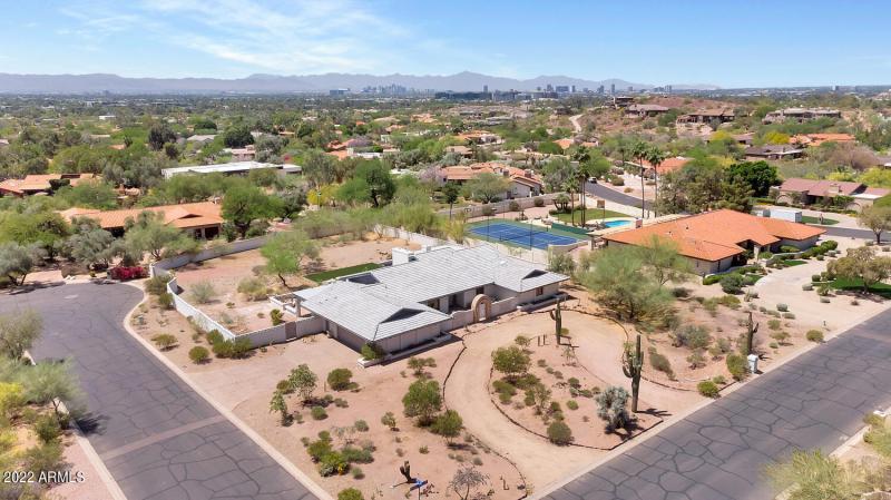 3411 E Valley Vista Ln-large-006-004-341