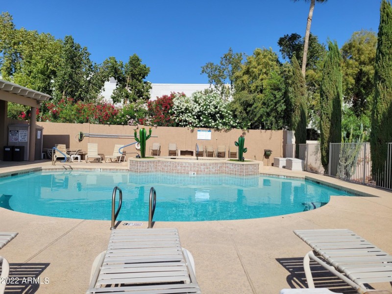 6001 E. Southern Community Pool