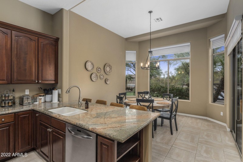 Eat-In Kitchen