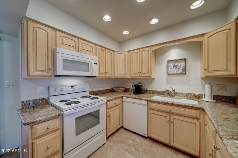 9450 N 94th Pl-10