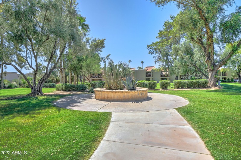 9450 N 94th Pl-18