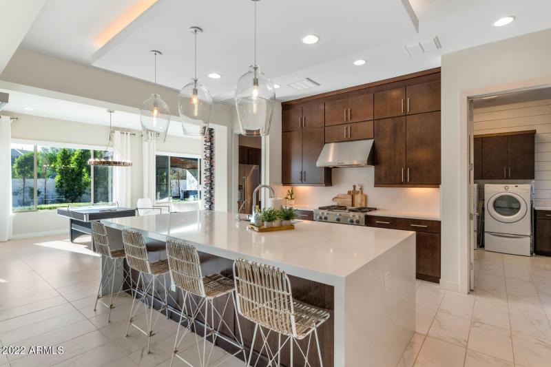 2855 E Los Gatos Dr-large-018-038-2855 E