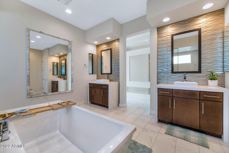 2855 E Los Gatos Dr-large-025-028-2855 E