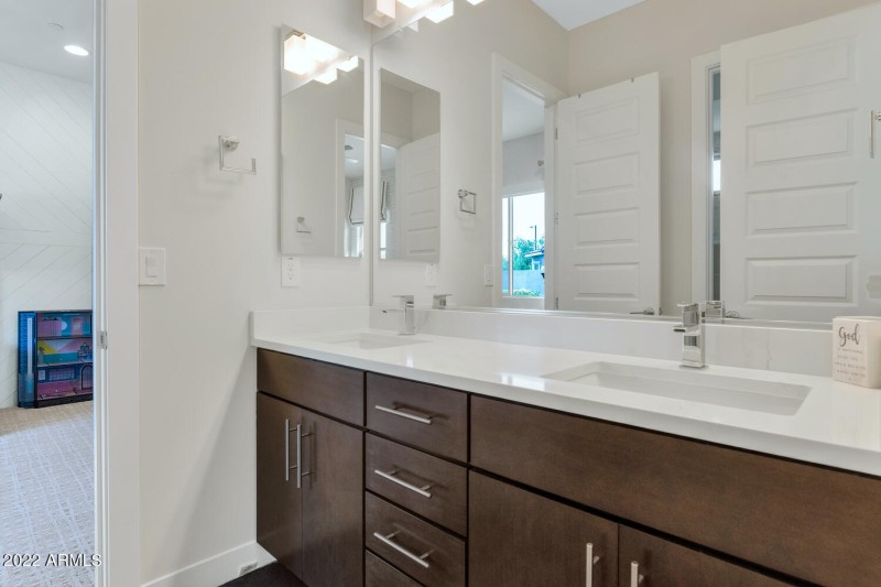 2855 E Los Gatos Dr-large-035-027-2855 E
