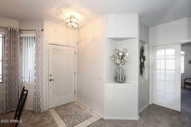 4 Foyer