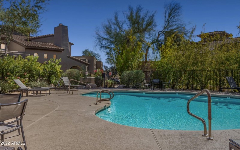 1096 Pool