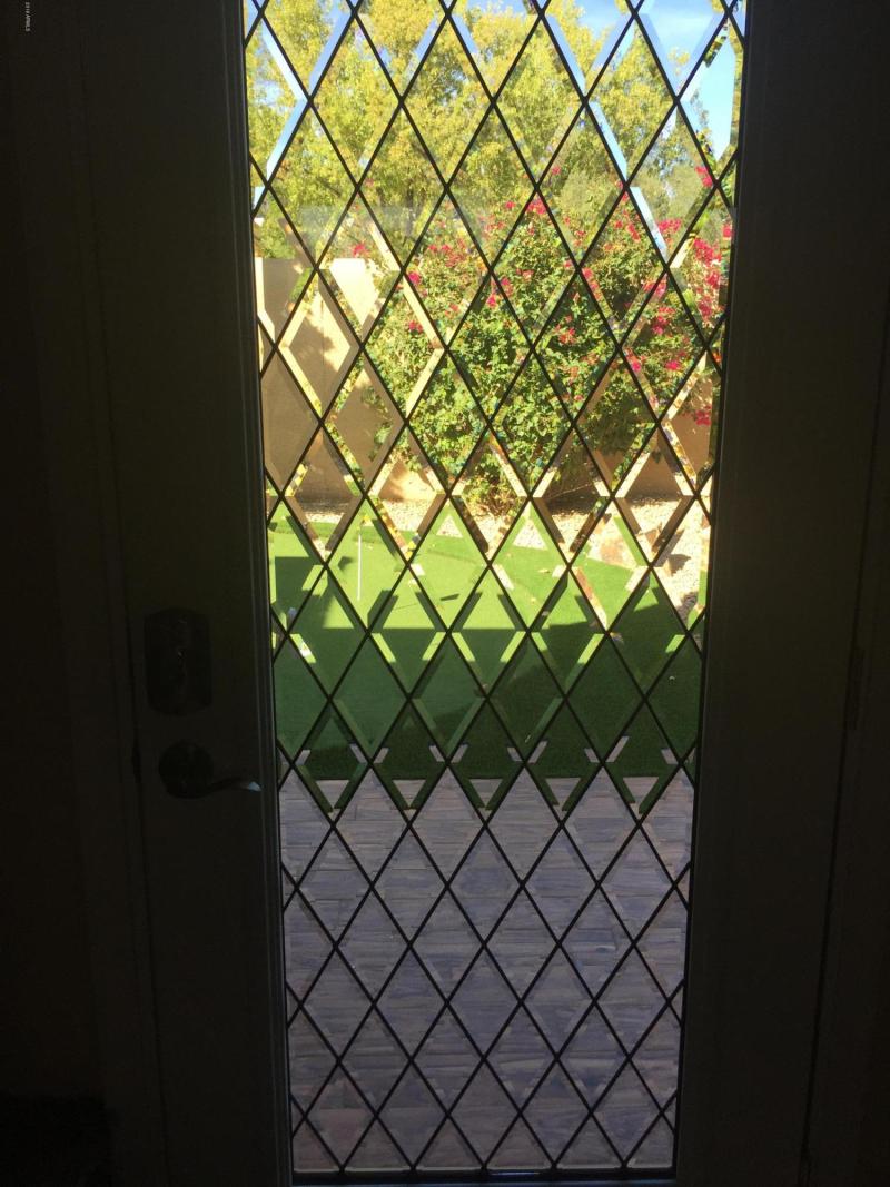 LIVING ROOM BACK DOOR TO PUTTING GREEN