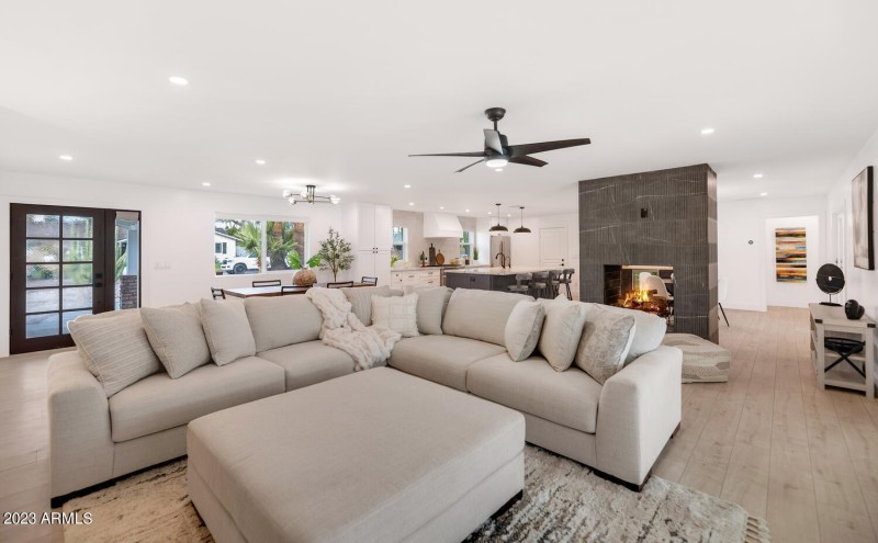 5311 N Woodmere Fairway-large-008-020-53