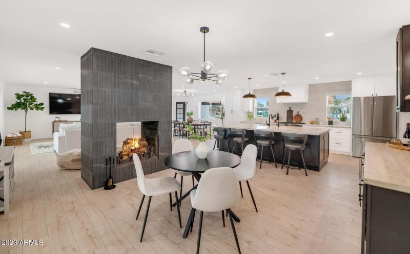 5311 N Woodmere Fairway-large-013-021-53