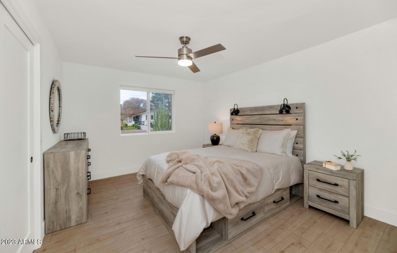 5311 N Woodmere Fairway-large-021-022-53