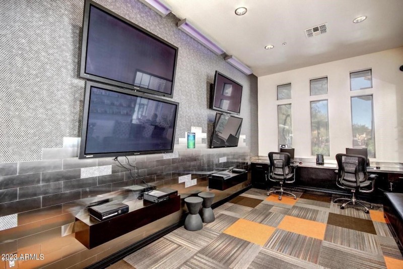 O - Game Room