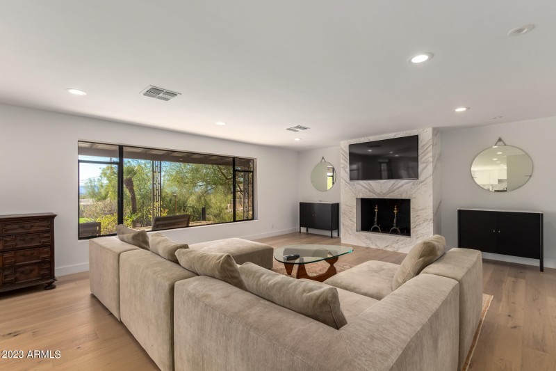 0023-06 - Saddle Rock