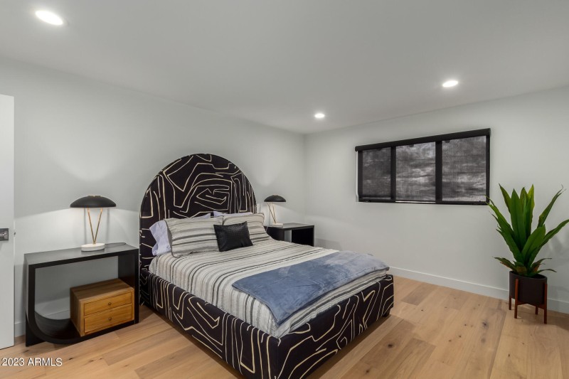 0039-21 - Saddle Rock