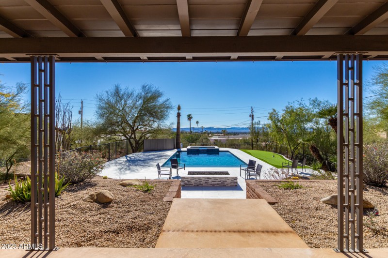 0045-27 - Saddle Rock