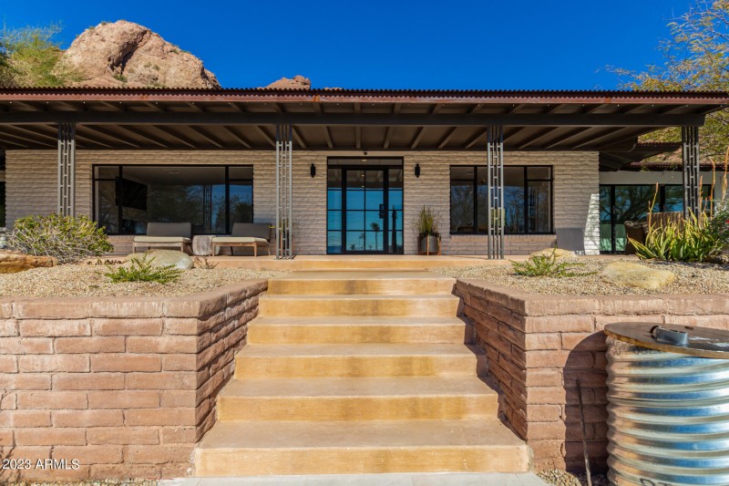 0047-30 - Saddle Rock