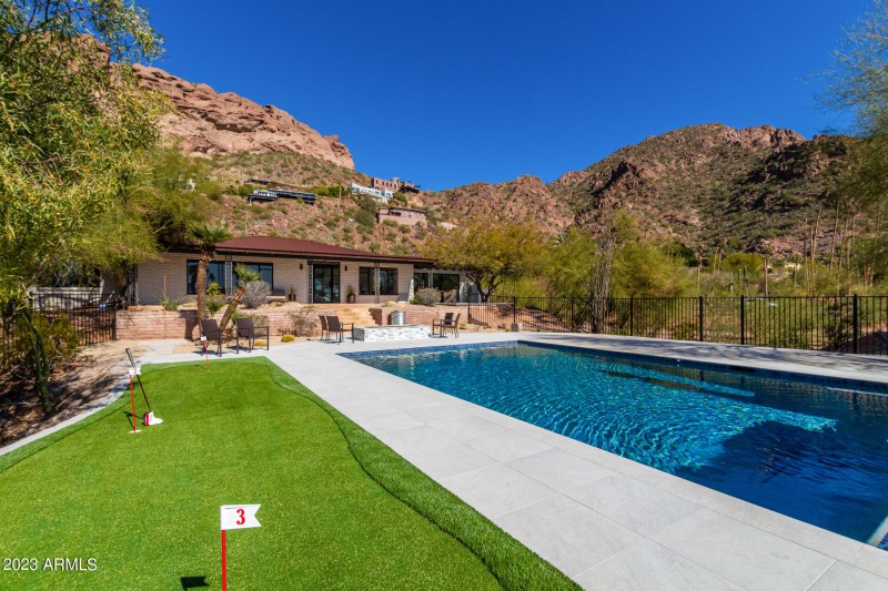 0051-33 - Saddle Rock