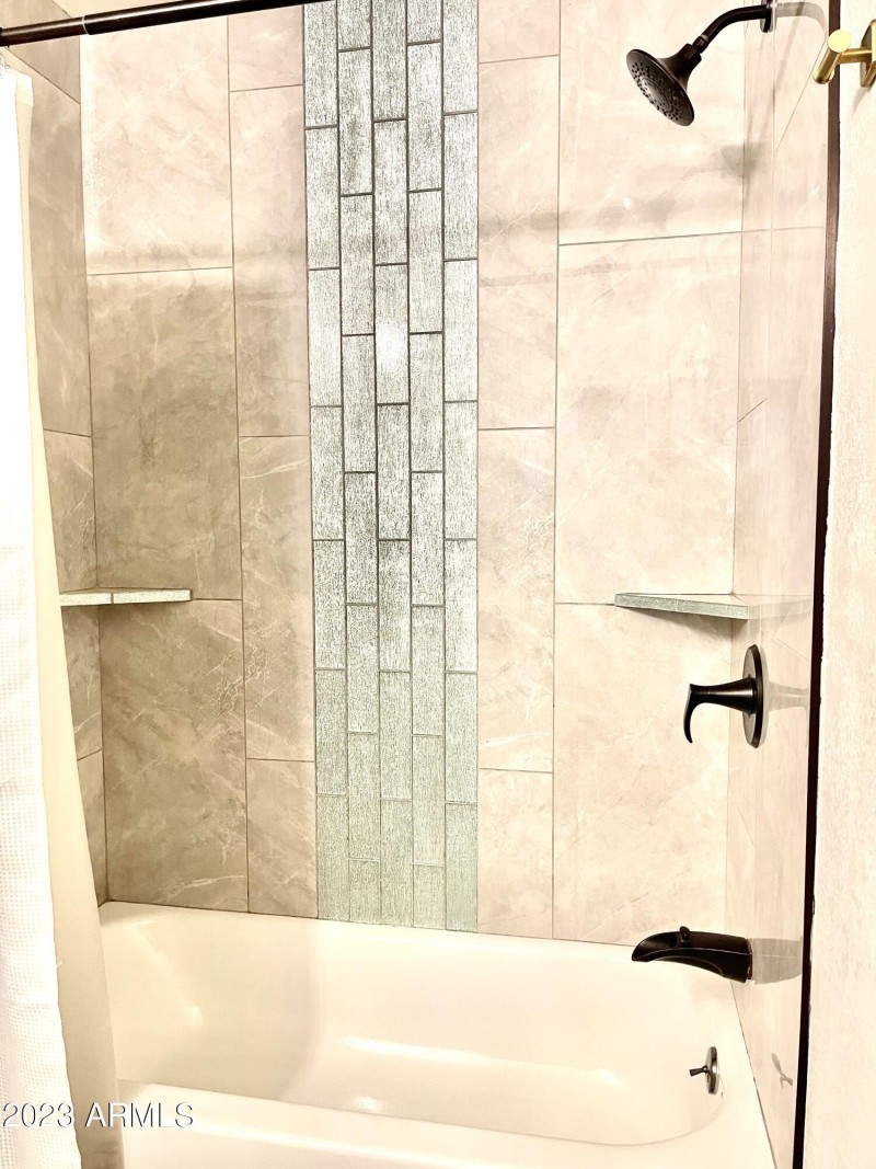 HALL BATH TUB