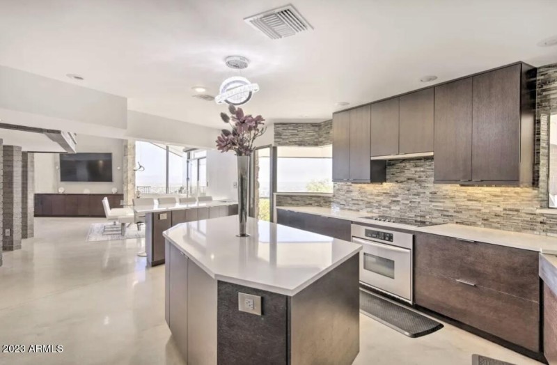 full kitchen